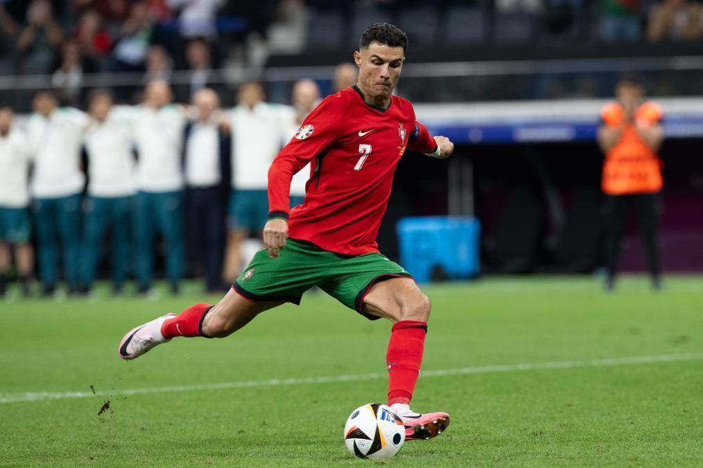 球在国际舞 球在国际舞