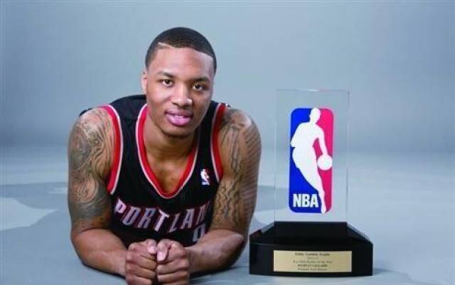 9次扣篮！雄鹿晒字母哥扣篮照：奥兰多有了新的“恐怖之塔”.